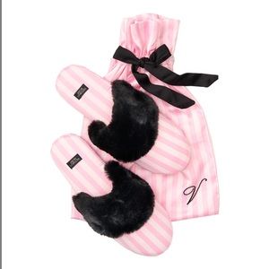✨HOST PICK✨ Brand New Victoria’s Secret Slippers